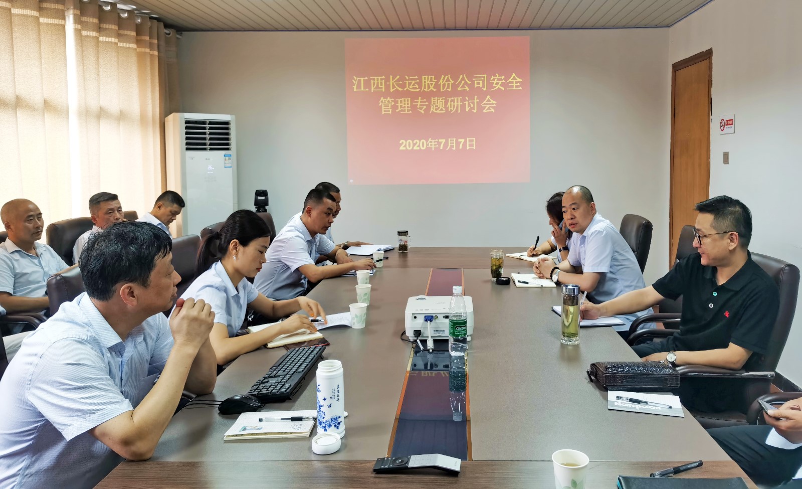 公司安管部在上饒汽運(yùn)召開(kāi)安全管理專題研討會(huì)