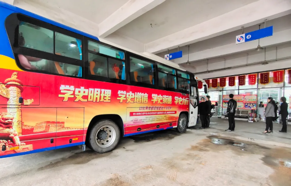 宜黃長(zhǎng)運(yùn)公交精心打造“紅色之旅”公交專(zhuān)線(xiàn)