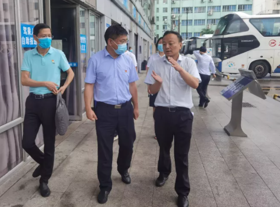 張小平一行督導(dǎo)都市城際公交安全、文明創(chuàng)建、疫情防控及黨史學(xué)習(xí)教育工作