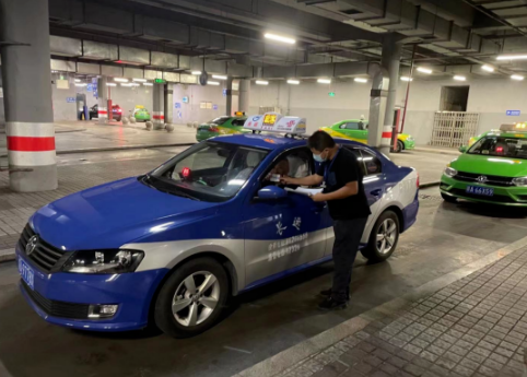 長(zhǎng)運(yùn)出租  開(kāi)展“將心比心·終端檢驗(yàn)”、“一心向黨·全心為民”專題活動(dòng)