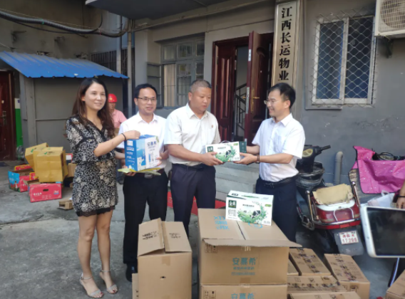 長運(yùn)物業(yè)工會(huì)把清涼和關(guān)懷送到一線