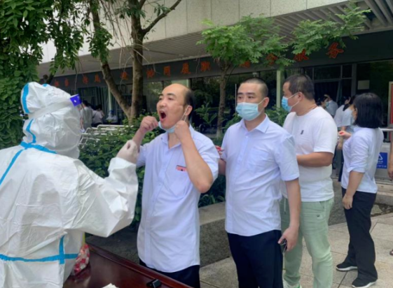 都市城際公交:落實疫情主體責(zé)任 開展免費核酸檢測