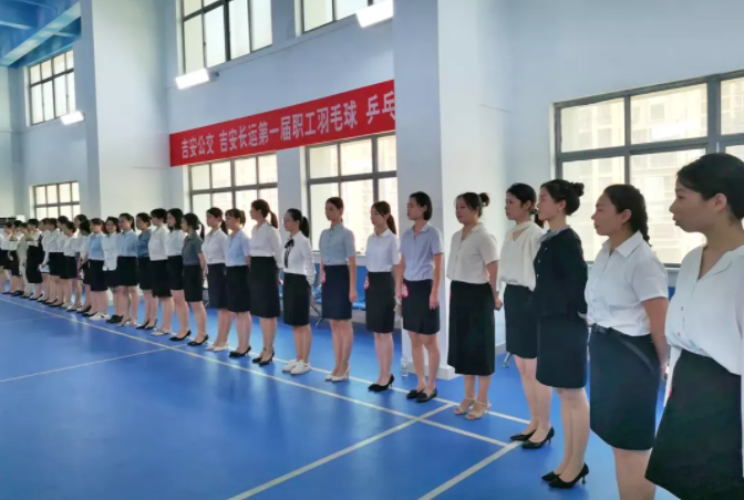 吉安長(zhǎng)運(yùn)招聘吉安高鐵西站、井岡山機(jī)場(chǎng)至井岡山景區(qū)旅游巴士直通專線導(dǎo)乘員