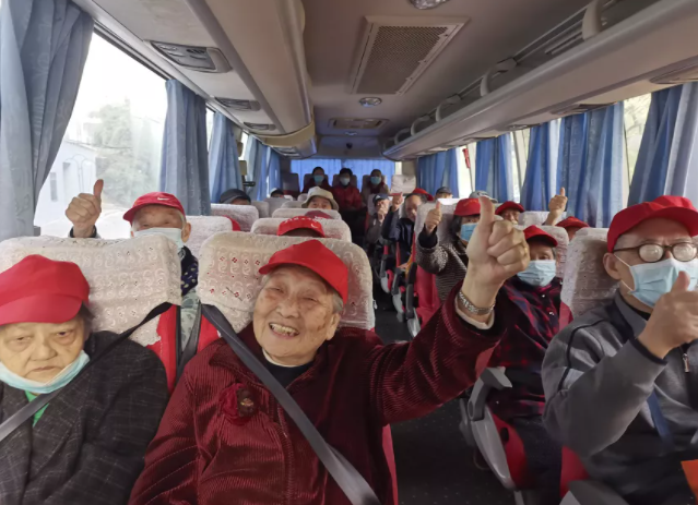 都市城際公交：旅游客運(yùn)分公司助力“關(guān)愛老人，送溫暖”公益活動