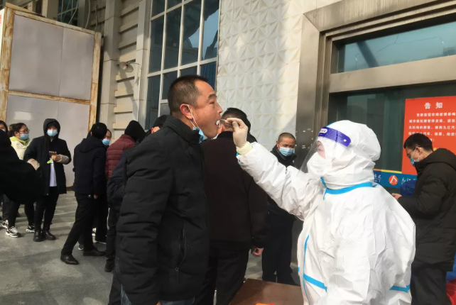 九江長(zhǎng)途汽車站進(jìn)行全員核酸檢測(cè)