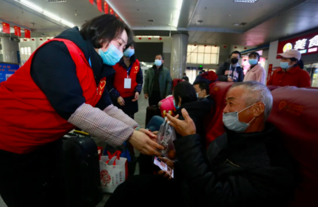 春運(yùn)動(dòng)態(tài) || 九江長(zhǎng)運(yùn)開(kāi)展“情滿(mǎn)旅途”志愿服務(wù)活動(dòng)