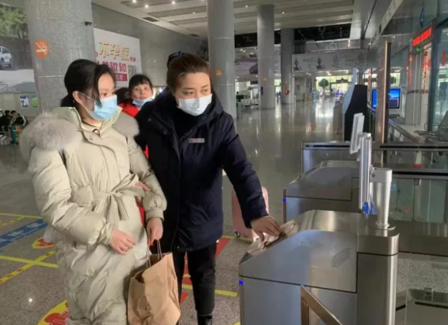 愛心接力，閉環(huán)服務，助盲人旅客回家