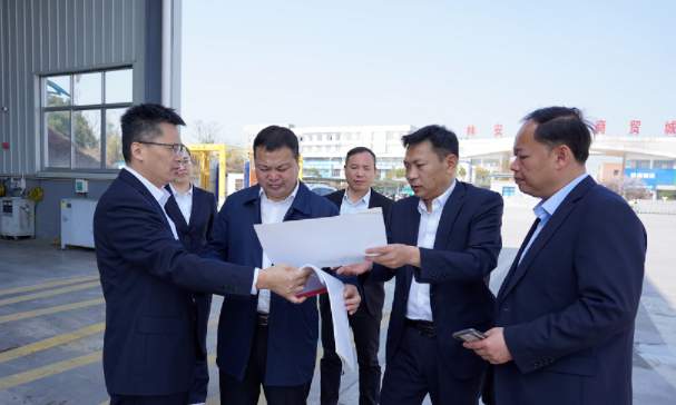 鷹潭市交通局領(lǐng)導(dǎo)蒞臨鷹潭長(zhǎng)運(yùn)、鷹潭公交調(diào)研指導(dǎo)   肖良芝陪同