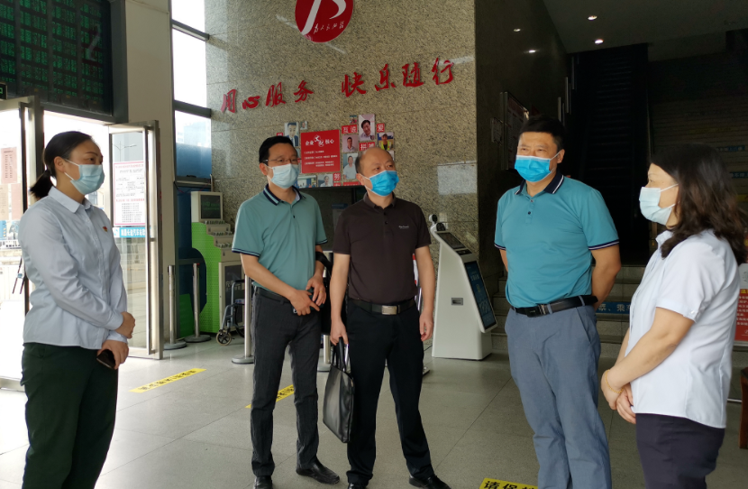 占梁督導(dǎo)南昌長(zhǎng)途汽車站疫情防控工作