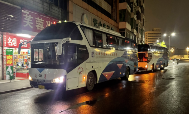 都市城際公交順利完成“援昌抗疫”醫(yī)護人員轉運任務