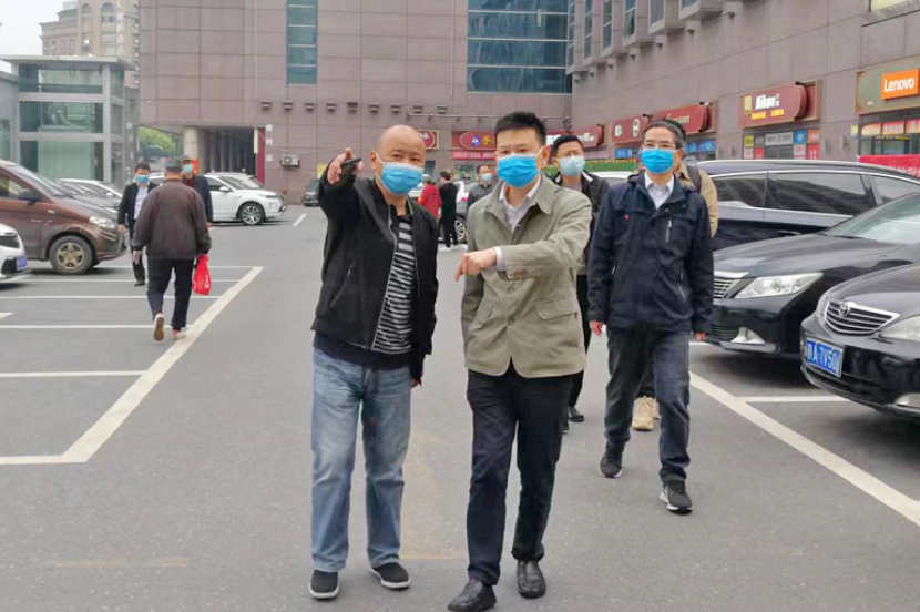 黃俊督導(dǎo)長(zhǎng)運(yùn)物業(yè)、大通物流疫情防控工作