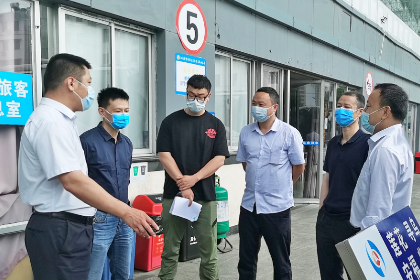 黃俊一行督導(dǎo)徐坊客運(yùn)站、南昌長(zhǎng)途汽車站疫情防控工作