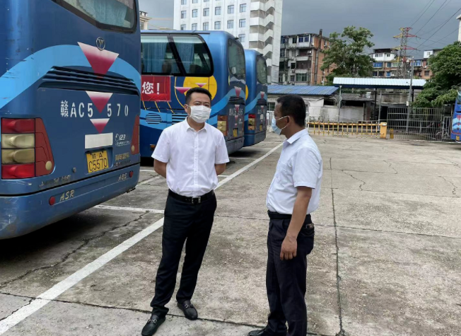 王曉督導(dǎo)青山客運(yùn)站復(fù)工復(fù)產(chǎn)、疫情防控及安全生產(chǎn)工作