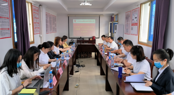 傅琳雁一行檢查長運(yùn)物業(yè)財務(wù)工作