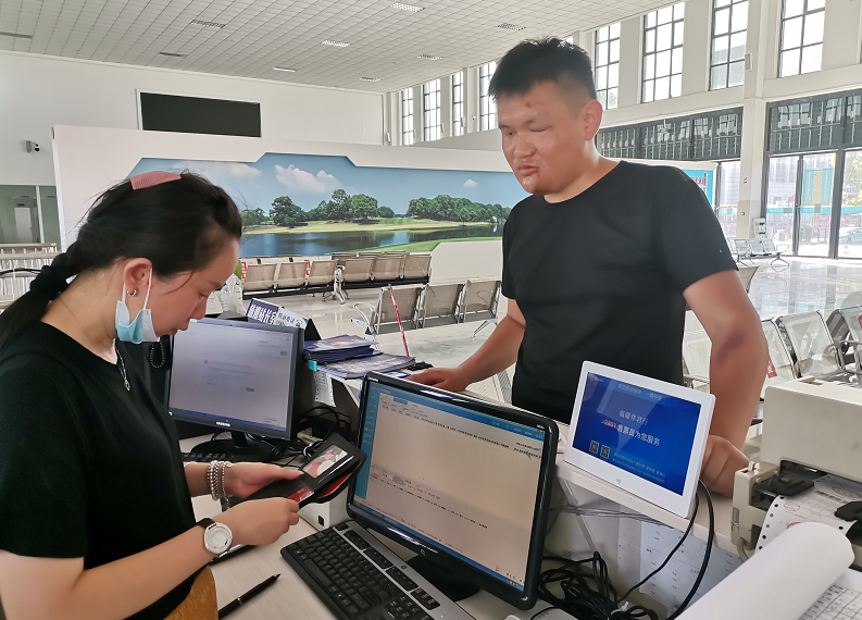 九江長(zhǎng)運(yùn)  輾轉(zhuǎn)尋找失主  錢(qián)包失而復(fù)得