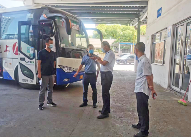 黃俊一行督導(dǎo)青山客運(yùn)分公司疫情防控、文明創(chuàng)建和安全生產(chǎn)等工作