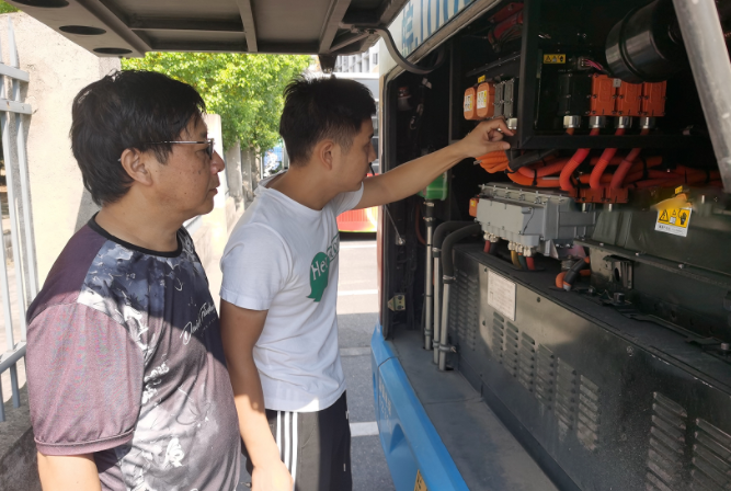 黃山長(zhǎng)運(yùn)  黃山城際公交開(kāi)展迎“國(guó)慶、二十大”安全隱患大排查