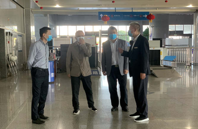 張小平一行督導(dǎo)南昌長(zhǎng)途汽車西站安全運(yùn)輸、疫情防控、文明創(chuàng)建等工作