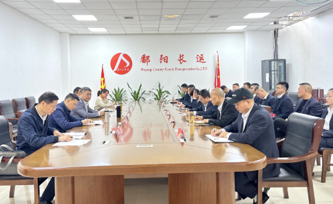 江西長(zhǎng)運(yùn)黨委向鄱陽(yáng)長(zhǎng)運(yùn)黨支部反饋廉政巡察意見  張小平 黃俊 穆孫祥出席并講話