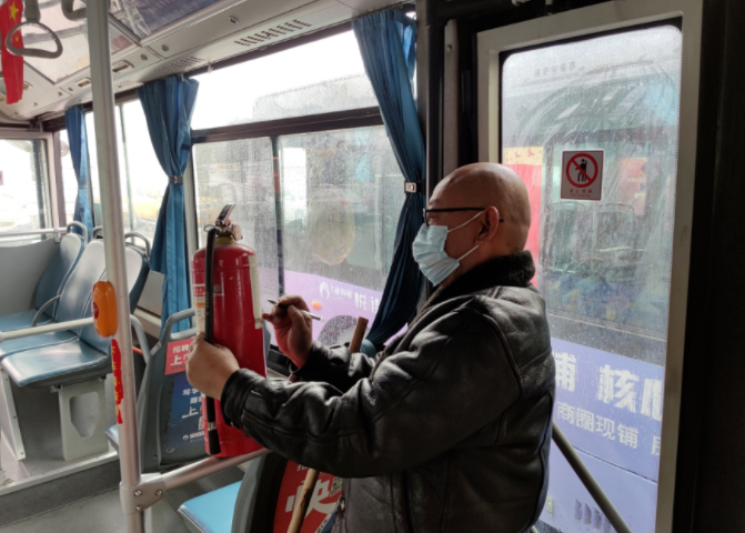 黃山長運(yùn)：肩上有擔(dān)心中有責(zé) 堅守崗位忠于職守