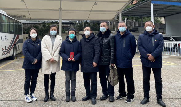 張小平、戴豪贛、黃俊、劉志堅慰問困難職工