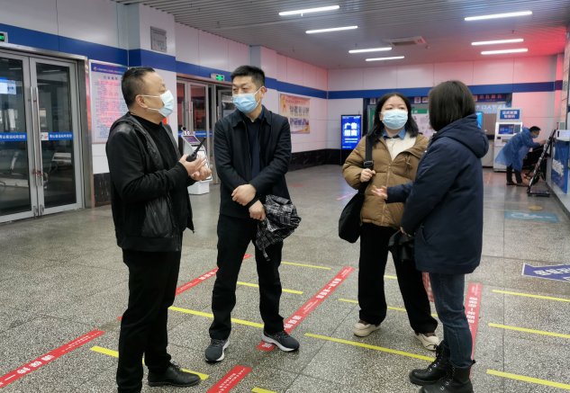 都市城際公交：市交通運(yùn)輸局領(lǐng)導(dǎo)督導(dǎo)青山客運(yùn)分公司文明創(chuàng)建、安全生產(chǎn)工作