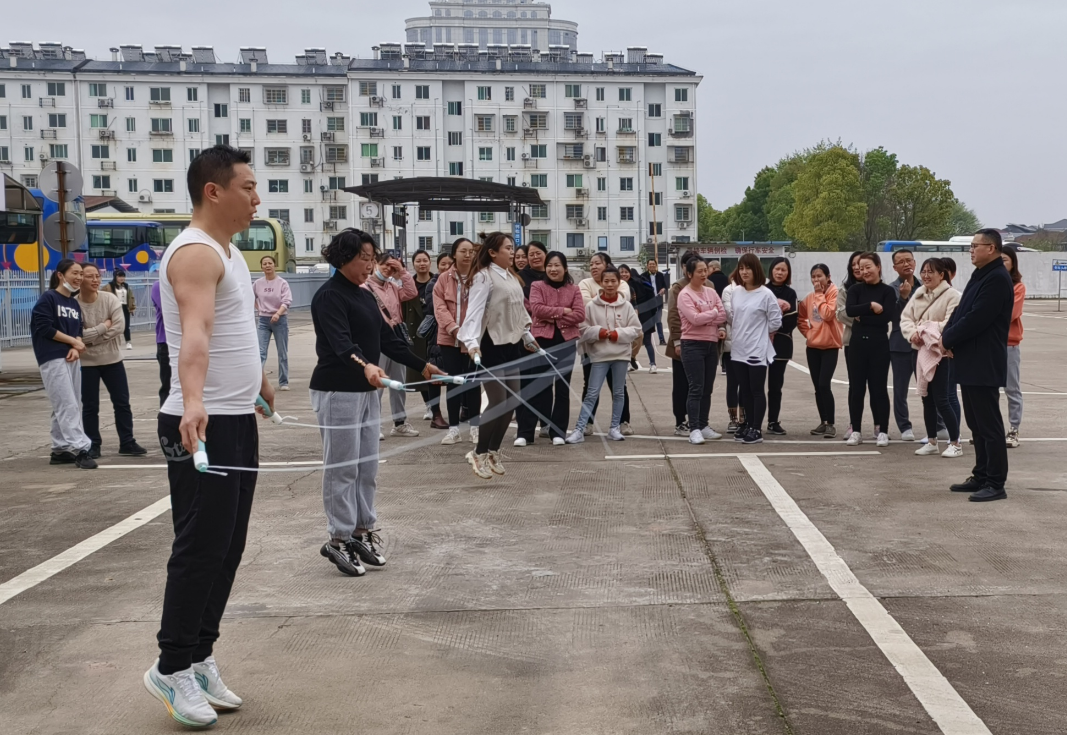 鷹潭長運、公交：工會組織開展跳繩比賽