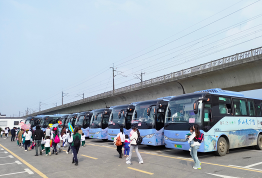 九江長運(yùn):廬山公交 春游時節(jié)運(yùn)輸忙