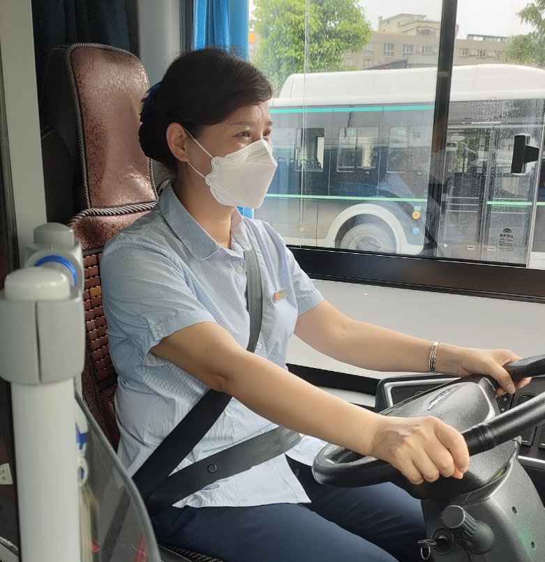 吉安公交:羅偉獲吉安市“五一勞動(dòng)獎(jiǎng)?wù)隆睒s譽(yù)稱(chēng)號(hào)