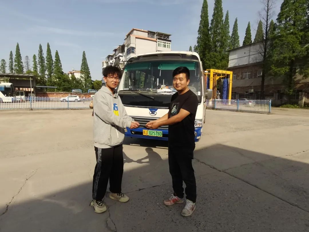 萍鄉(xiāng)長運(yùn):“機(jī)”不可失!客車上遺失手機(jī) 工作人員找回獲感謝信