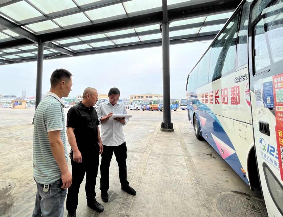 鄱陽長運:開展車輛安全檢查 筑牢安全防線