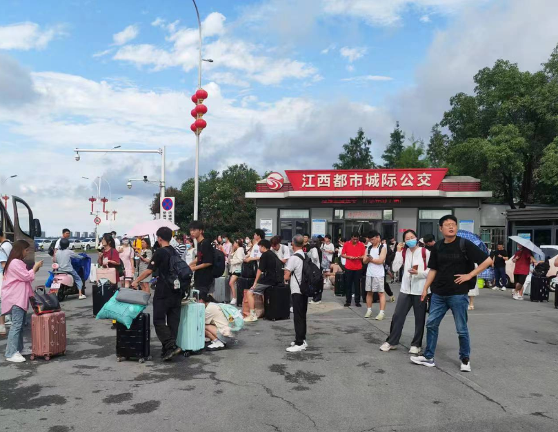 一線(xiàn)報(bào)道 || 都市城際公交：青山客運(yùn)分公司積極應(yīng)對(duì)端午節(jié)客流