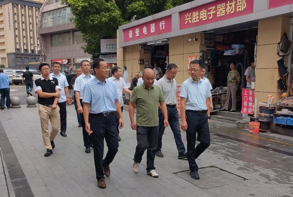 江西長運檢查長運物業(yè)安全生產工作 穆孫祥現(xiàn)場督導