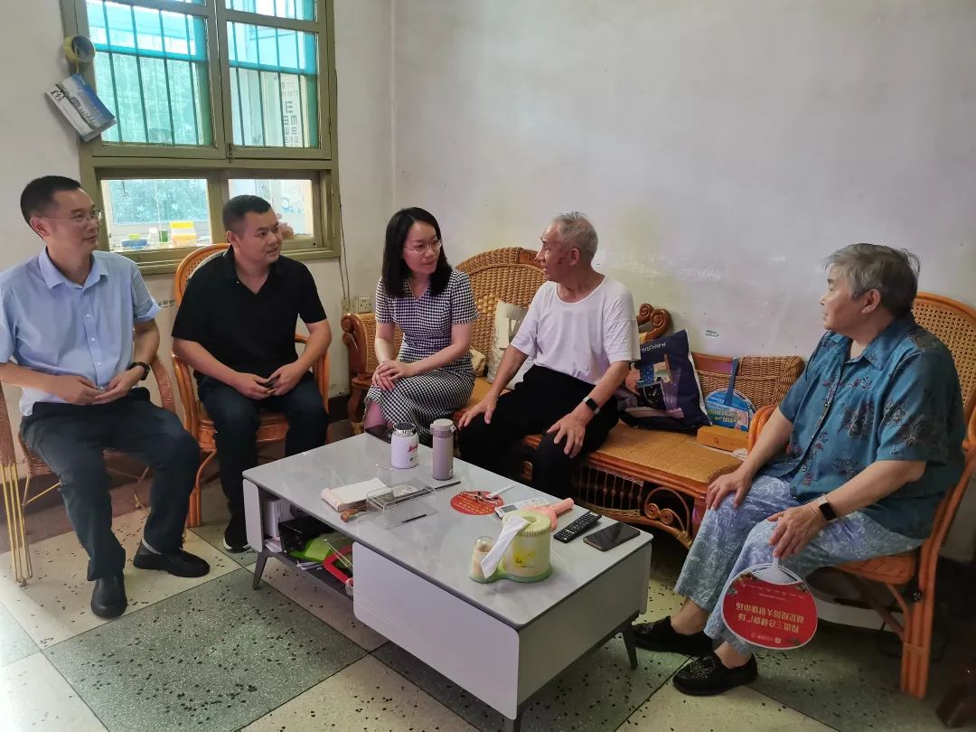 萍鄉(xiāng)長(zhǎng)運(yùn)：走訪慰問(wèn)老黨員、困難黨員