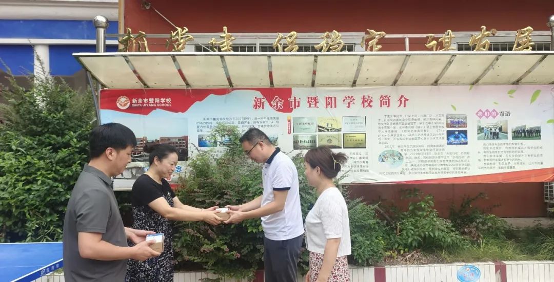 新余公交：優(yōu)質(zhì)服務(wù)進(jìn)校園，送卡上門暖人心