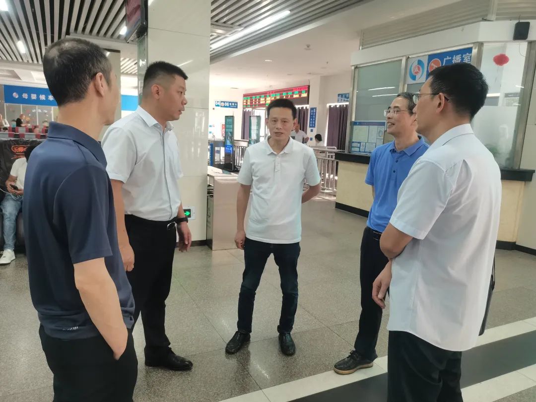 黃俊一行督查徐坊客運(yùn)分公司“雙節(jié)”前黨風(fēng)廉政、安全生產(chǎn)工作