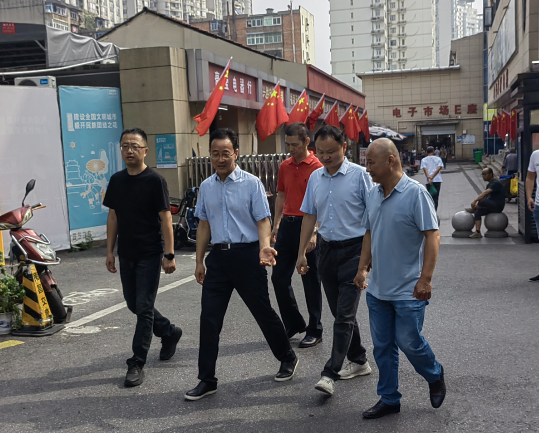 穆孫祥督導長運物業(yè)、都市城際公交節(jié)日期間安全生產工作