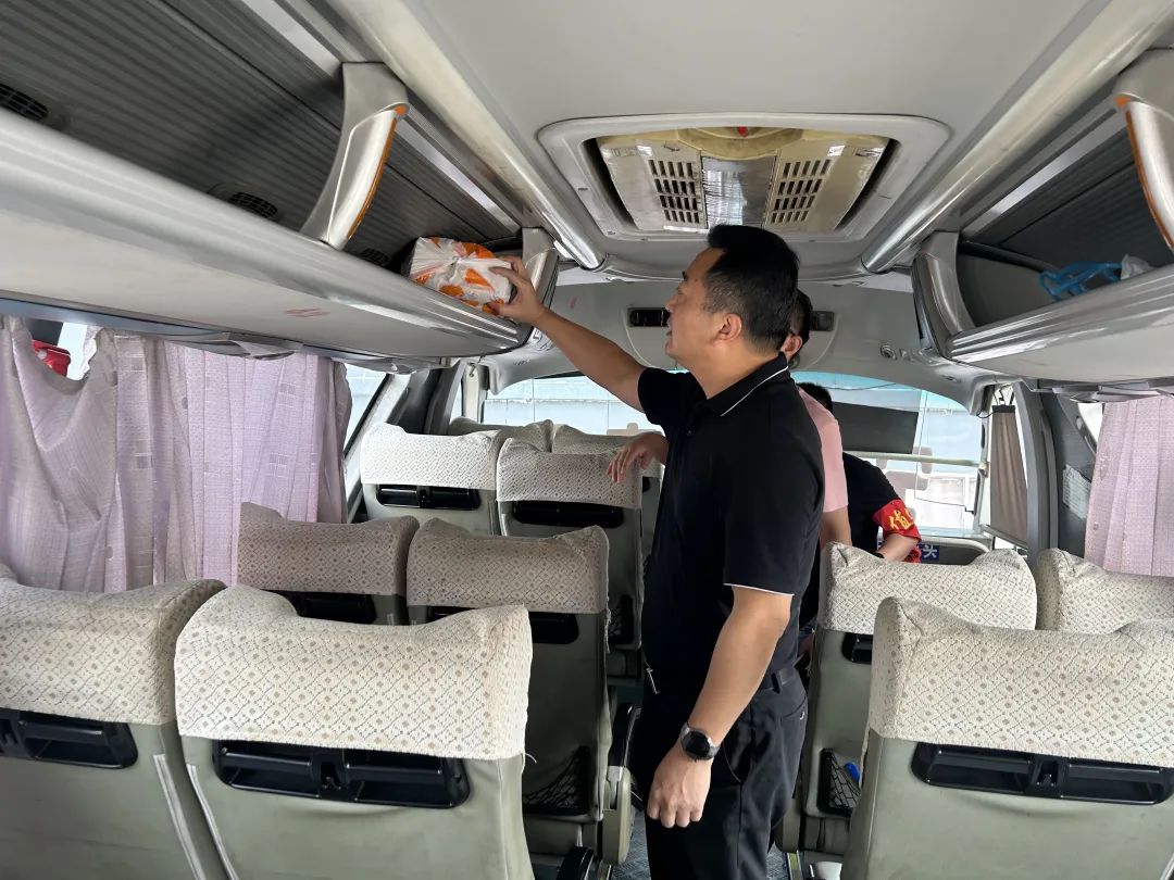 王曉督導(dǎo)長(zhǎng)運(yùn)物業(yè)、都市城際公交“中秋、國(guó)慶”期間安全維穩(wěn)、值班值守工作