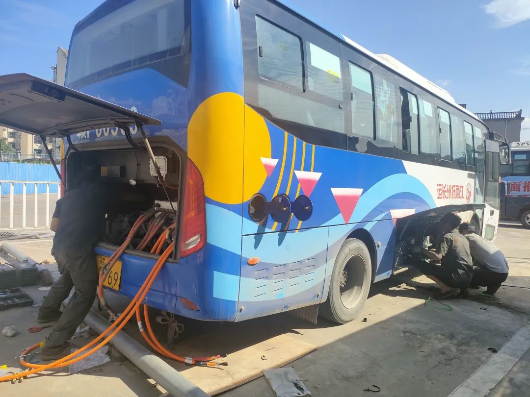 撫州長運(yùn):金溪分公司開展新能源車電池專業(yè)檢測工作