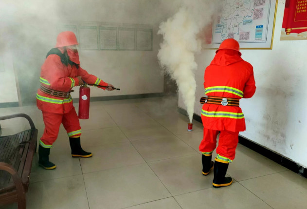 永新公司開展無(wú)腳本消防疏散應(yīng)急演練