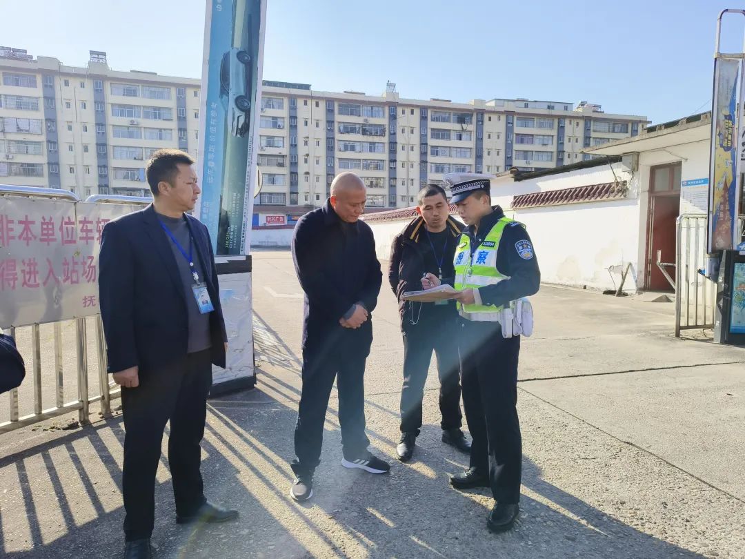 撫州長運(yùn)：市交警一大隊(duì)到撫州客運(yùn)總站開展安全帶使用專項(xiàng)檢查