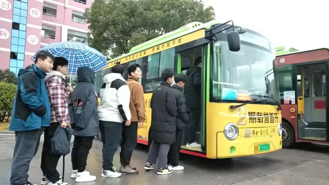 上饒汽運(yùn):萬年公交圓滿完成七省聯(lián)考運(yùn)輸業(yè)務(wù)