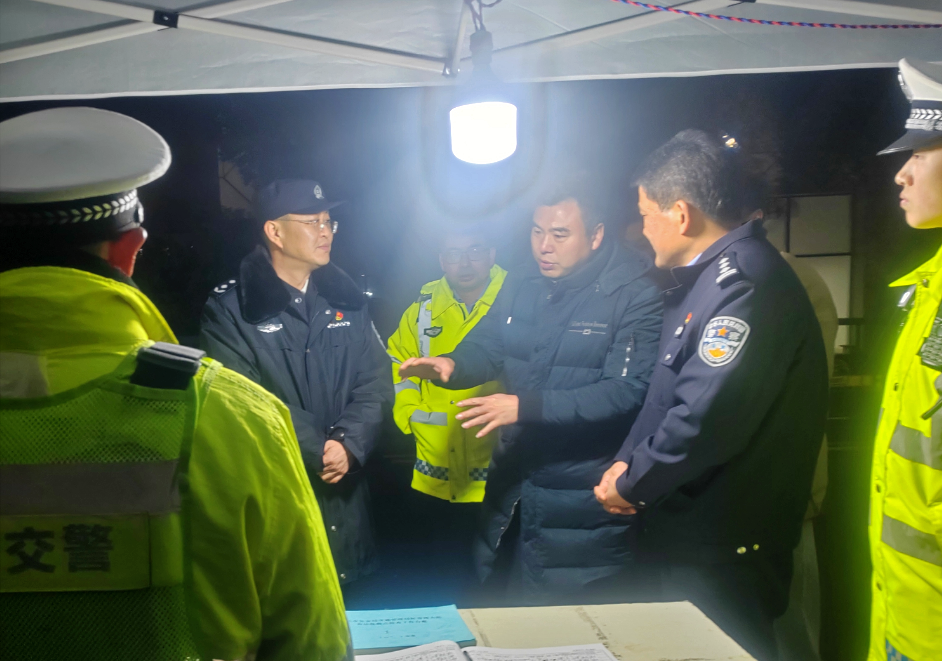省公安廳領(lǐng)導督導南昌長途汽車西站春運工作