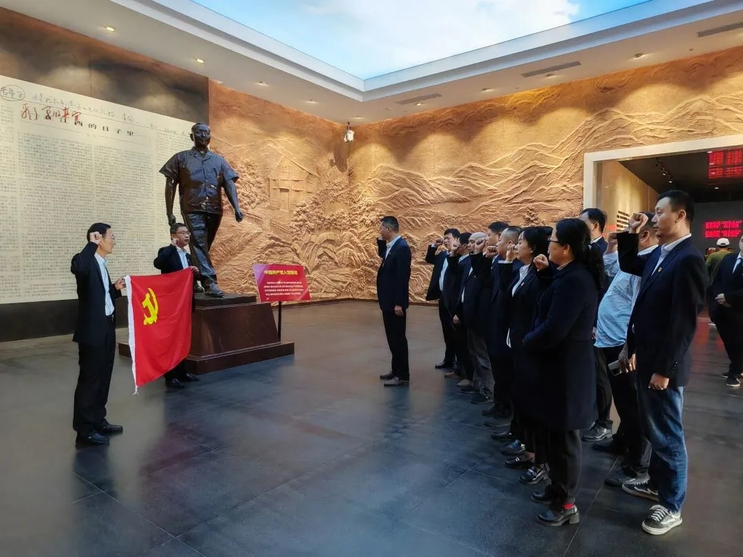 長(zhǎng)鴻物業(yè) 開(kāi)展“緬懷革命先烈 傳承紅色基因”清明祭奠活動(dòng)