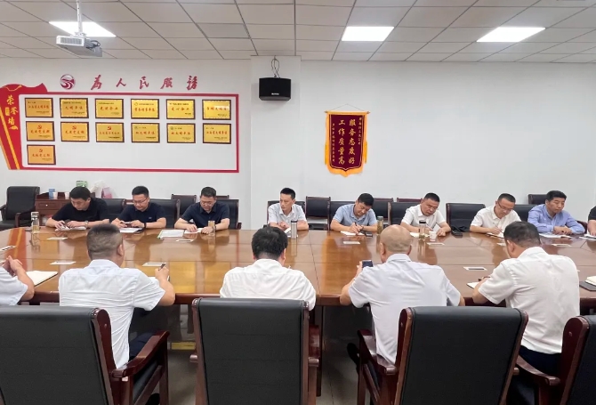 黃俊、占梁一行到鄱陽長運(yùn)檢查指導(dǎo)工作