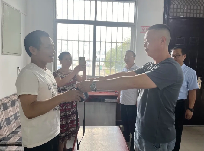 撫州長運(yùn)：主動找尋失主 養(yǎng)老金“回家了”