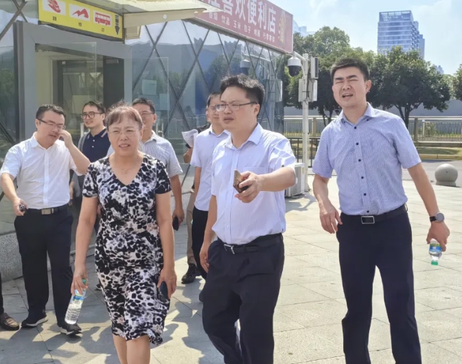 都市城際公交：交通運輸部水運局領(lǐng)導檢查南昌長途汽車西站防汛工作