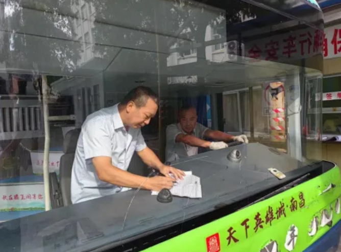 都市城際公交:開展國慶節(jié)前安全機(jī)務(wù)排查