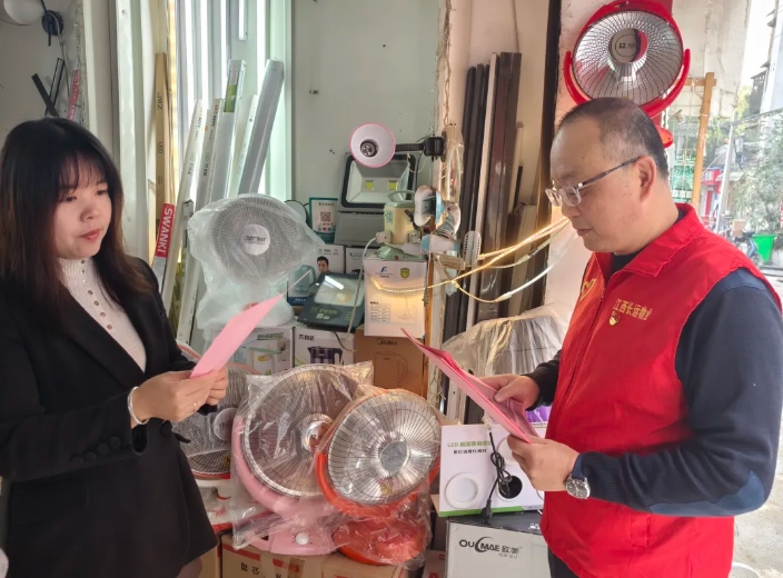 一線報(bào)道 || 長(zhǎng)運(yùn)物業(yè)：憲法宣傳進(jìn)商戶(hù) 法治觀念入人心