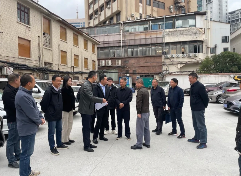 今日快報(bào) || 杜小華督導(dǎo)長鴻物業(yè)安全生產(chǎn)重點(diǎn)工作 王曉、胡勁松陪同